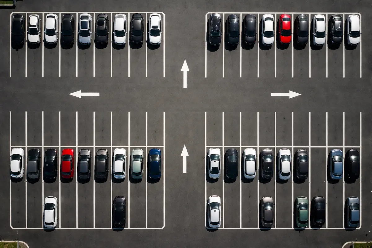 رعایت استاندارد خط کشی پارکینگ و ابعاد دقیق جای پارک خودرو