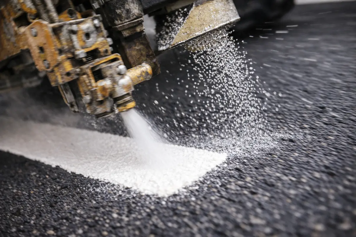 روش اجرای گلس بید روپاشی همزمان با اجرای رنگ ترافیکی